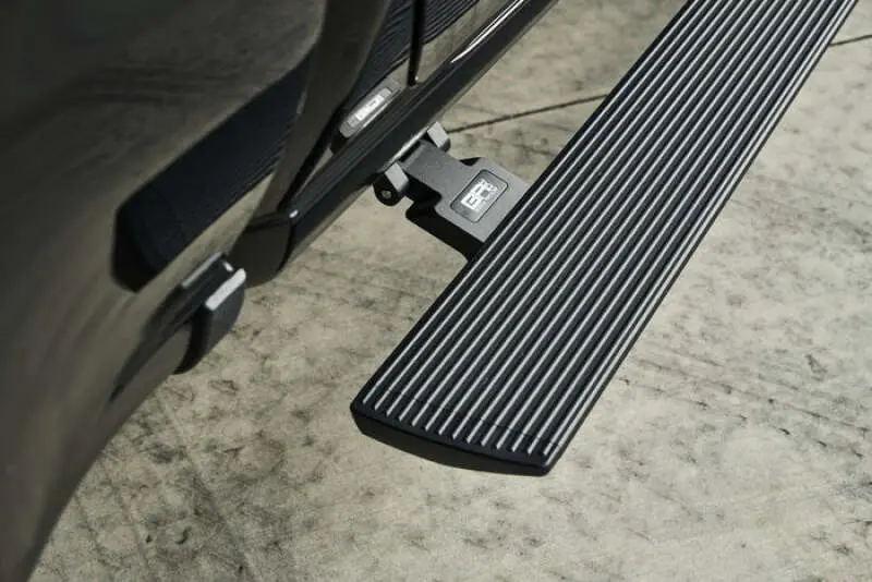 Body Armor 4X4 19-24 Gm 1500/2500/3500 Crew Cab (Excl. Classic) E-Power Board Steps - Black 1