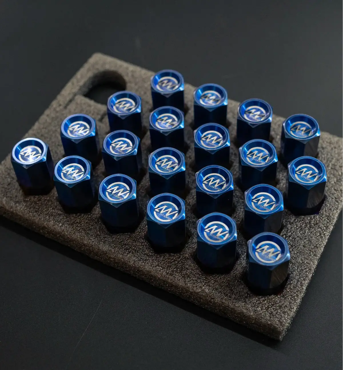 M14×1.5 Mm Titanium Closed Gr5 21Mm Burned Gold Wheel Lug Nuts Set With Logo (Pack Of 20Pcs) 1